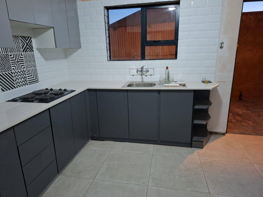 4 Bedroom Property for Sale in Louwville Western Cape